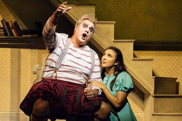 Michael Chioldi (Rigoletto), Elena Villal n (Gilda), photo by Curtis Brown for the Sa Photo