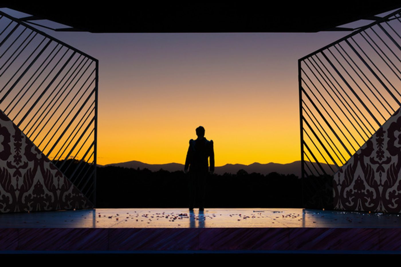 Photos: RIGOLETTO at The Santa Fe Opera  Image
