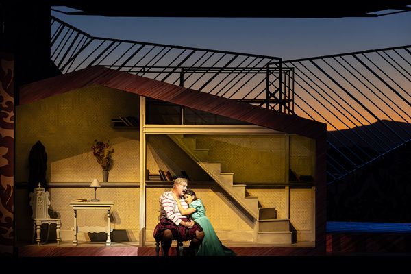 Michael Chioldi (Rigoletto), Elena Villal n (Gilda), photo by Curtis Brown for the Sa Photo
