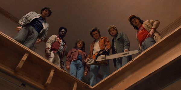 Finn Wolfhard, Caleb McLaughlin, Natalia Dyer, Joe Keery, Charlie Heaton, and Gaten M Photo