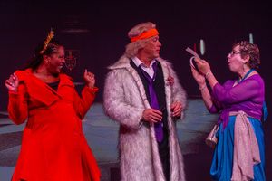 Hadiyyah Noelle, Kelby Thwaits, Lisa Dyson Photo