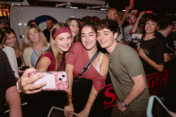 Photos: Noah Schnapp Visits STRANGER THINGS: THE FIRST SHADOW — photo 6 of 8