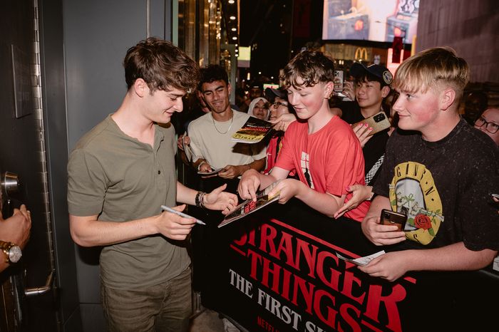 Photos: Noah Schnapp Visits STRANGER THINGS: THE FIRST SHADOW — photo 4 of 8
