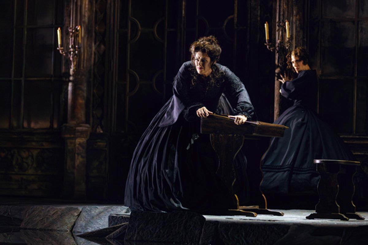 Wendy Bryn Harmer (Miss Jessel), Jacquelyn Stucker (The Governess), photo by Curtis Brown for the Santa Fe Opera at 