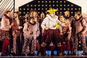 Michael Chioldi (Rigoletto), the Santa Fe Opera Chorus, photo by Curtis Brown for the Santa Fe Opera @ BroadwayWorld Michael Chioldi (Rigoletto), the Santa Fe Opera Chorus, photo by Curtis Brown for the Photo