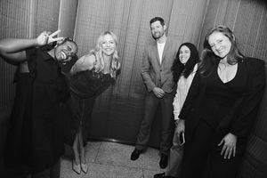 Paige Gilbert, Heléne Yorke, Billy Eichner, Abbi Jacobson and Amanda Leigh Bell @ BroadwayWorld Paige Gilbert, Heléne Yorke, Billy Eichner, Abbi Jacobson and Amanda Leigh Bell Photo