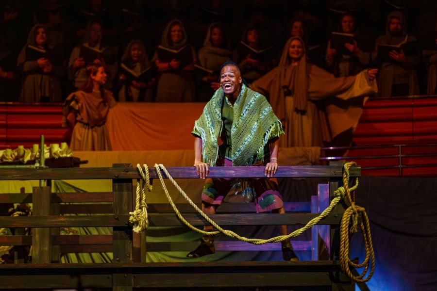 Review: Encore Performing Arts' THE HUNCHBACK OF NOTRE DAME Image