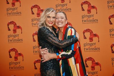 Elaine Hendrix and Camryn Manheim Photo