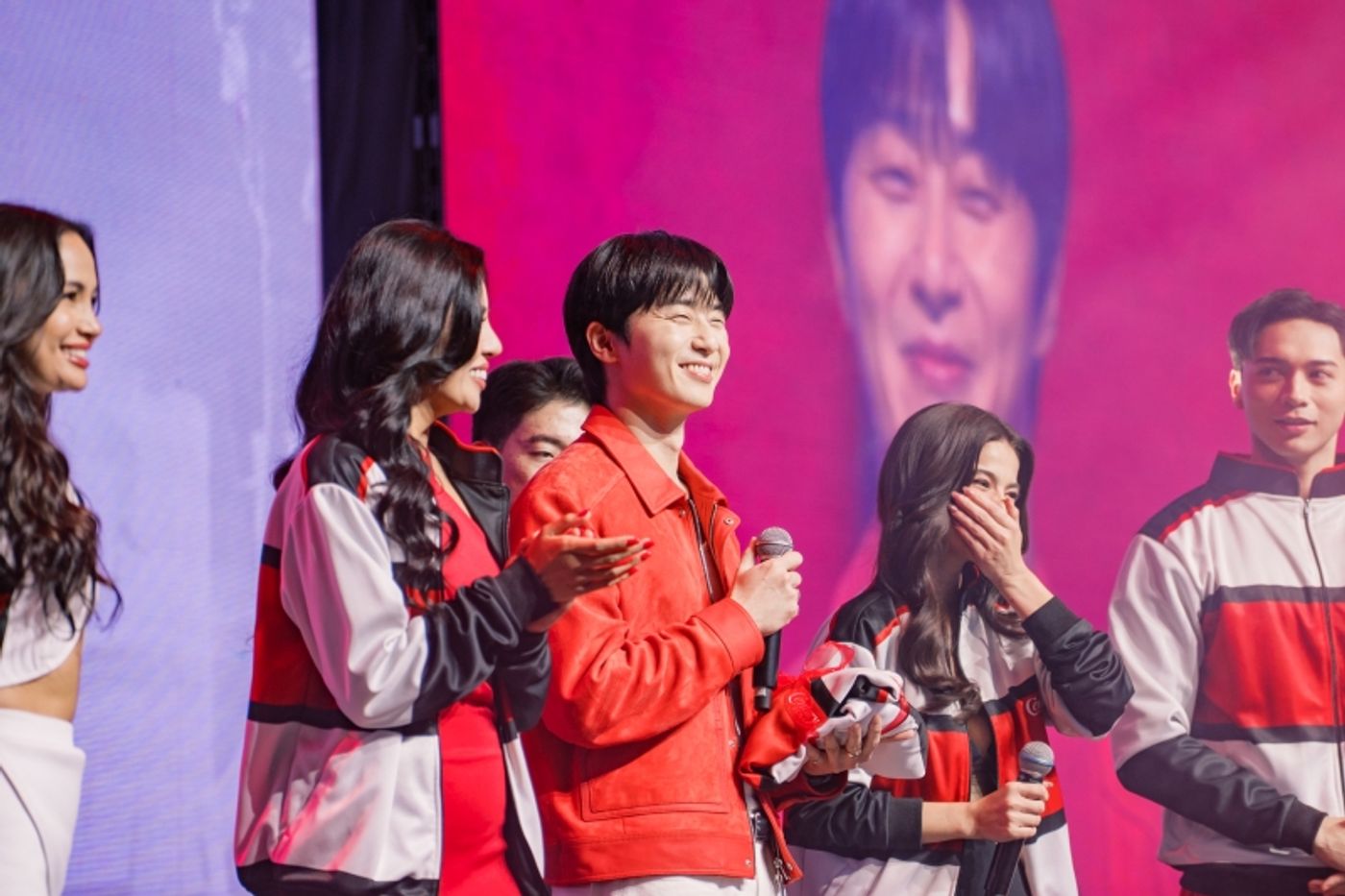 Photos: Park Seo-joon Charms Fans at 'Fit for Any Role' Event  Image