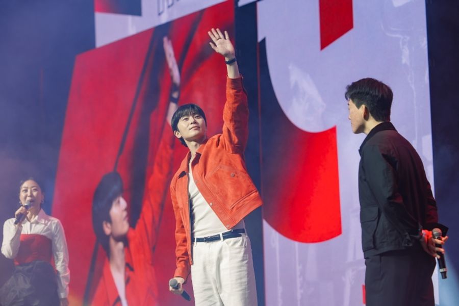 Photos: Park Seo-joon Charms Fans at 'Fit for Any Role' Event Image