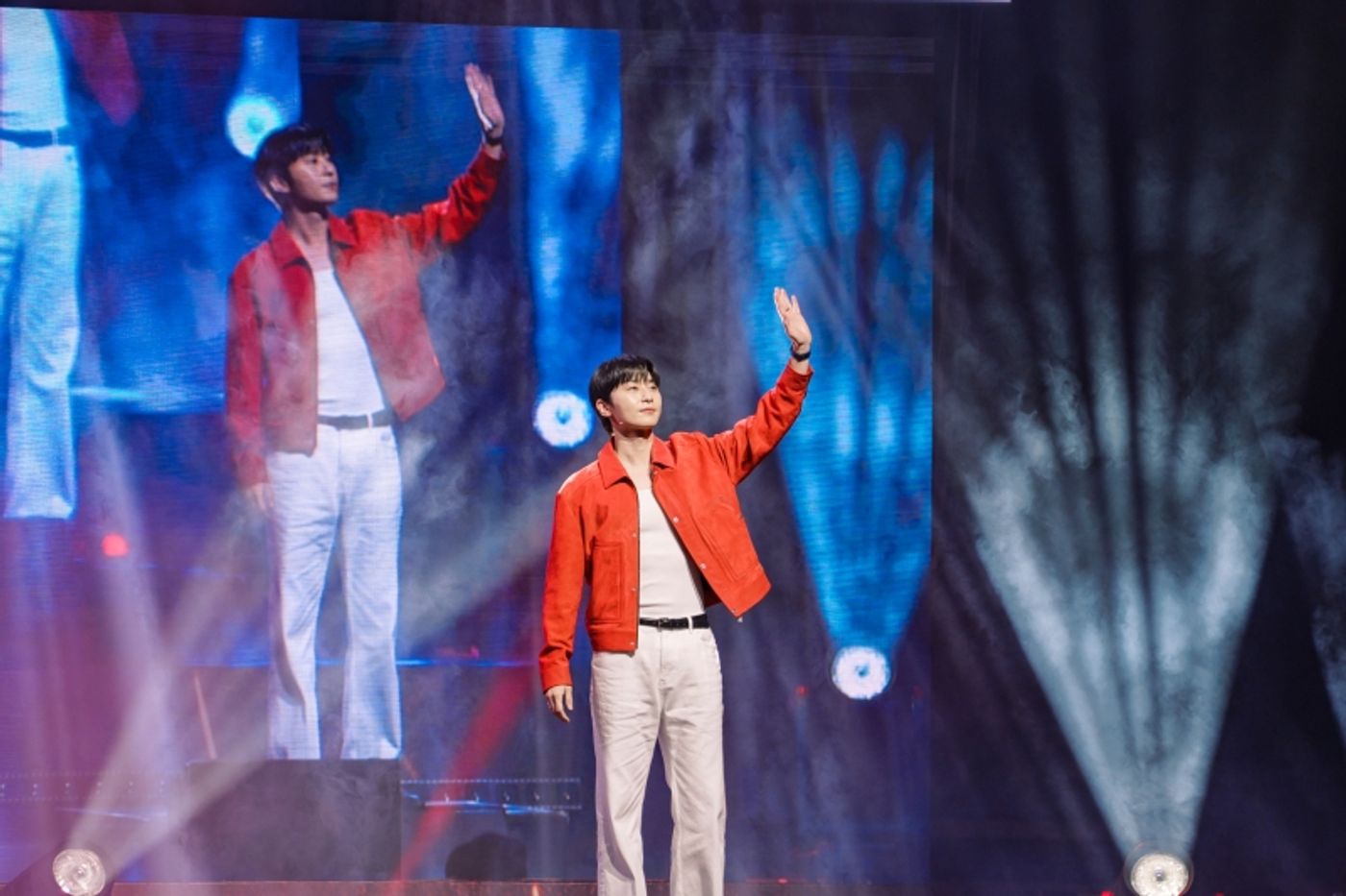 Photos: Park Seo-joon Charms Fans at 'Fit for Any Role' Event  Image