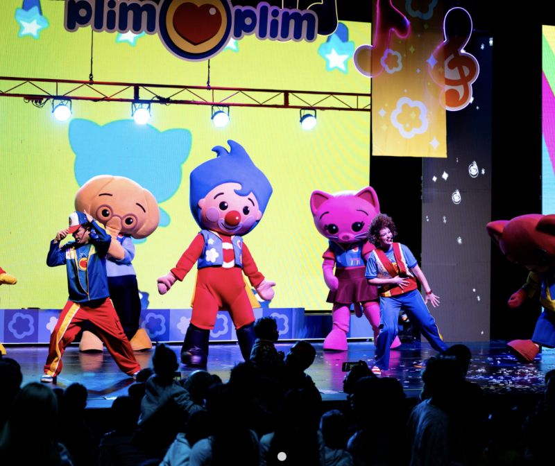 “Plim Plim en Vivo: Energía Musical” Lights Up Teatro Broadway, Argentina Image