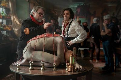 Director Guillermo del Toro and Oscar Issac Photo
