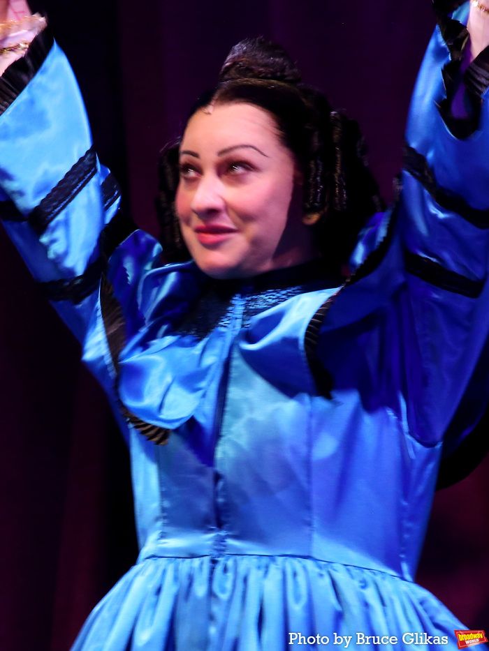 Photos: Jinkx Monsoon, Michael Urie, and More Take First Bows in OH, MARY! — photo 4 of 21