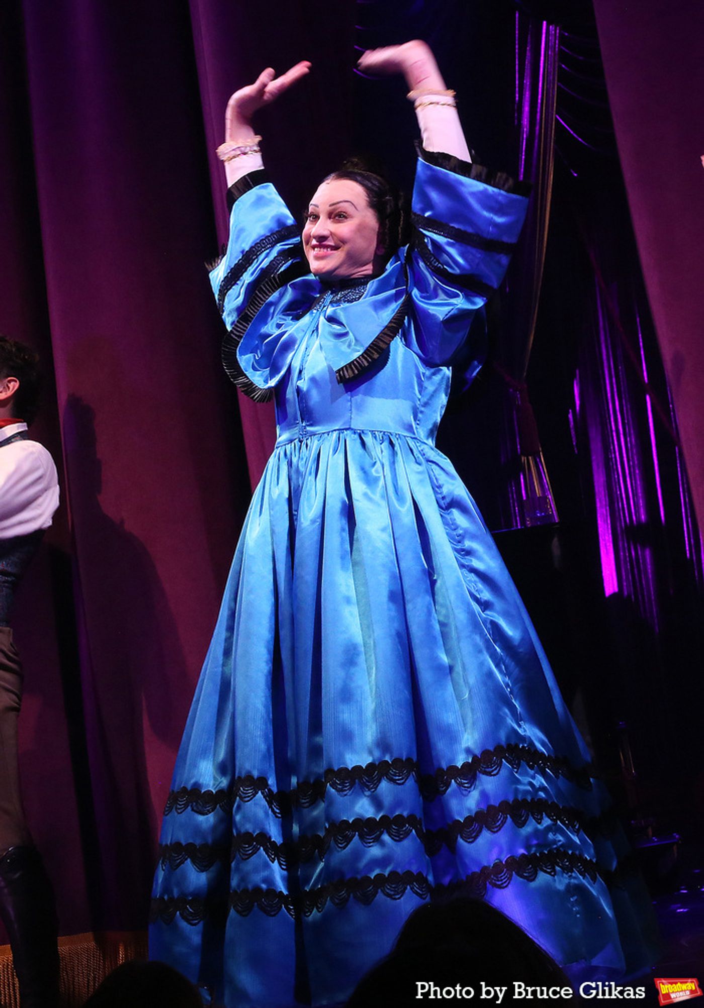 Photos: Jinkx Monsoon, Michael Urie, and More Take First Bows in OH, MARY!  Image
