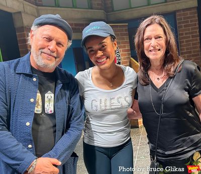 Billy Crystal, Lorna Courtney and Janice Crystal  Photo