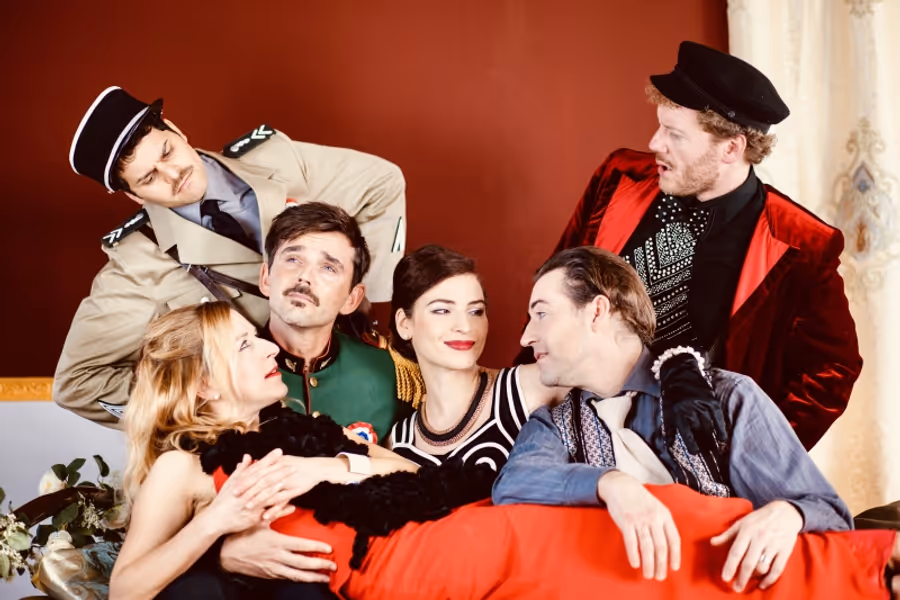 Previews: GANZ PARIS TRÄUMT VON DER LIEBE at Metropol Theater BREMEN Image