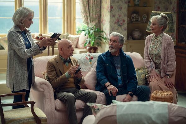 Helen Mirren, Sir Ben Kingsley, Pierce Brosnan, and Celia Imrie Photo