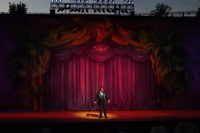 Norm Lewis  Photo