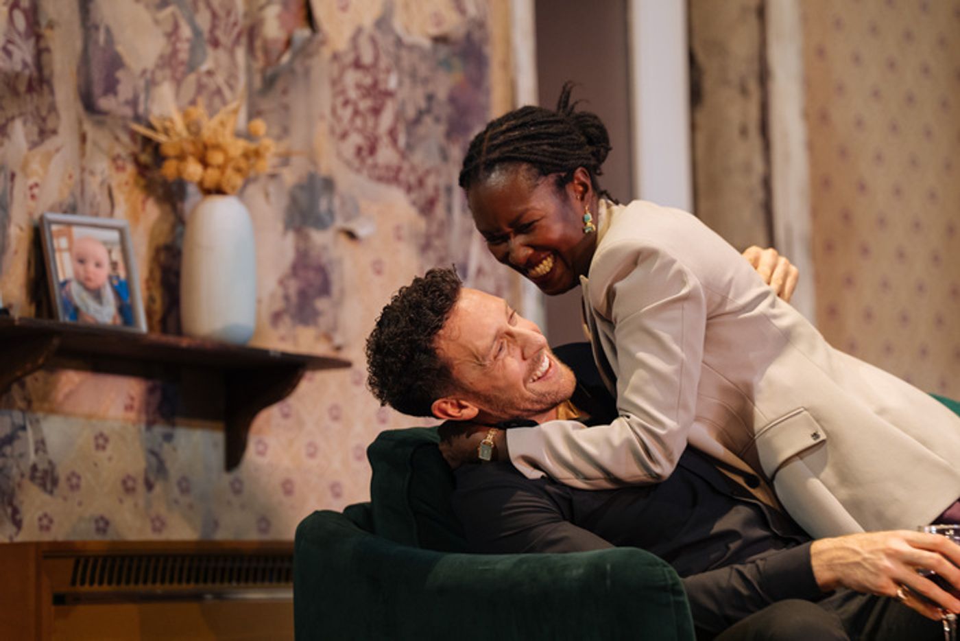 Photos: First Look at 2:22 - A GHOST STORY New UK Tour Cast  Image