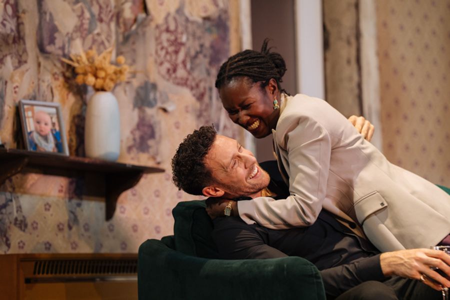 Photos: First Look at 2:22 - A GHOST STORY New UK Tour Cast Image