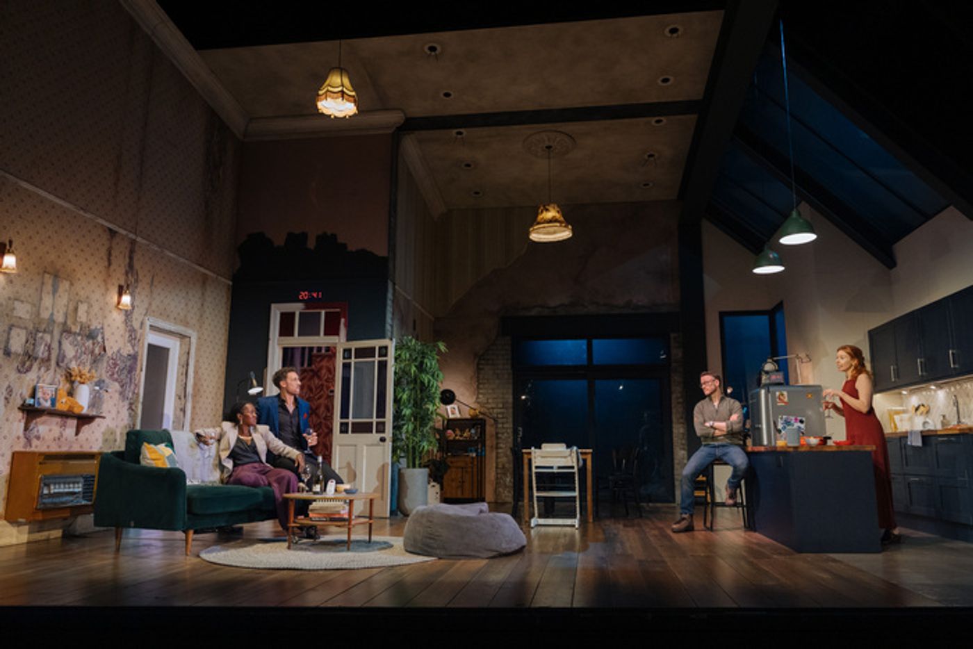Photos: First Look at 2:22 - A GHOST STORY New UK Tour Cast  Image