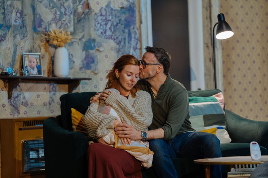 Photos: First Look at 2:22 - A GHOST STORY New UK Tour Cast Image