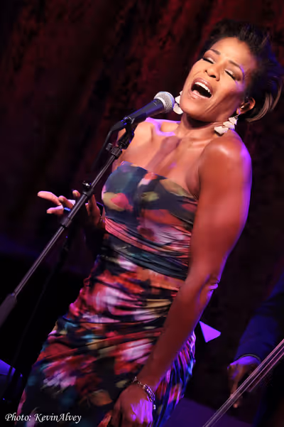Nicole Henry Photo