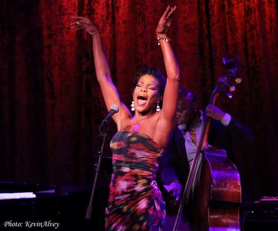 Nicole Henry Photo