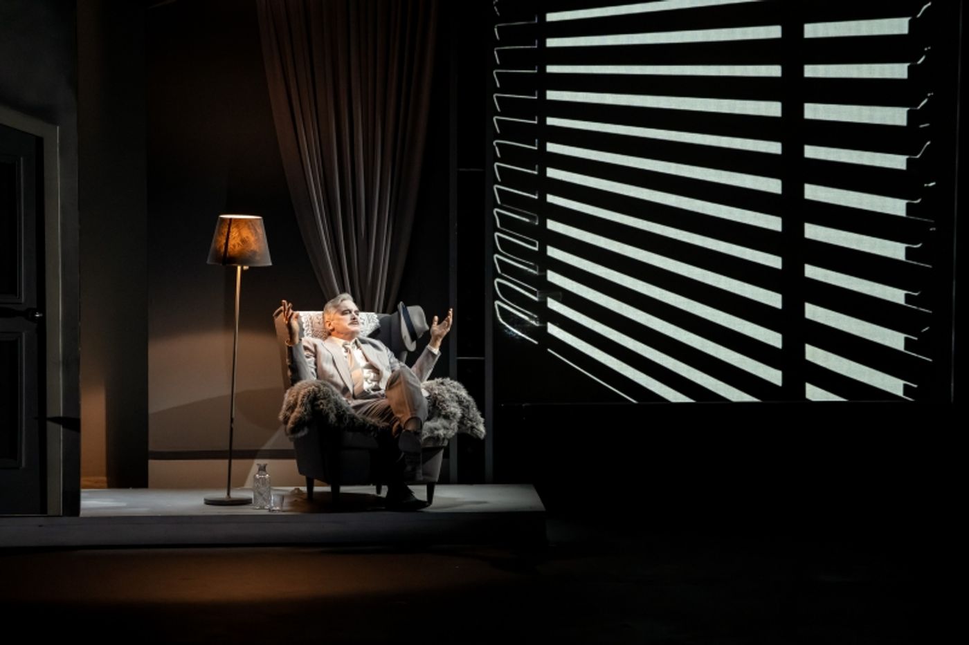 REVIEW: THE 39 STEPS Is A Madcap Spoof Of Classic Movie Mysteries  Image