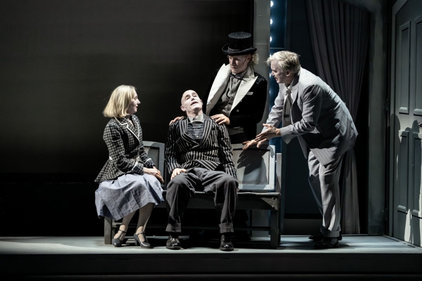 REVIEW: THE 39 STEPS Is A Madcap Spoof Of Classic Movie Mysteries  Image