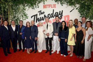 Dan Lin, Ted Sarandos, Chris Columbus, Jennifer Todd, Ben Kingsley, Helen Mirren, Pie Photo