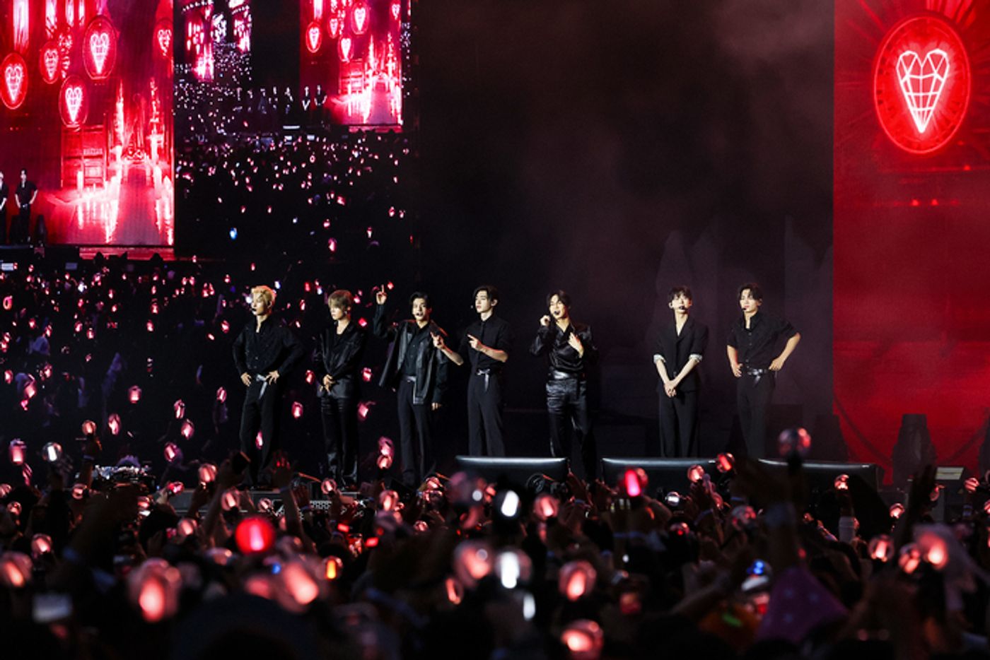 Photos: Inside ENHYPEN's WALK THE LINE U.S. Tour Finale in Los Angeles  Image