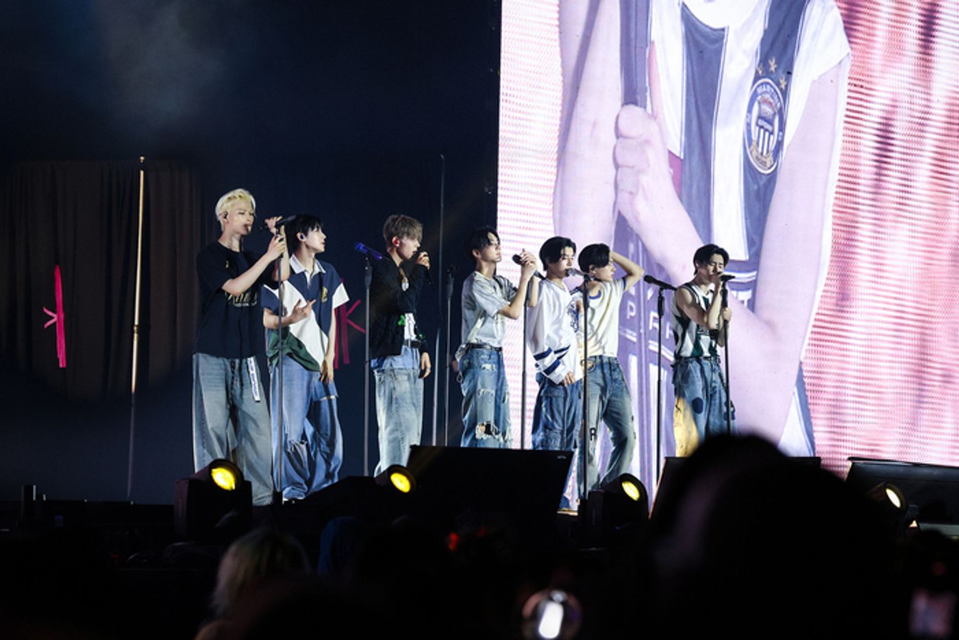 Photos: Inside ENHYPEN's WALK THE LINE U.S. Tour Finale in Los Angeles  Image