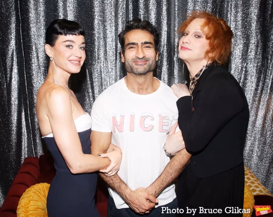 Photos: Katy Perry Visits the OH, MARY! Cast Backstage Image