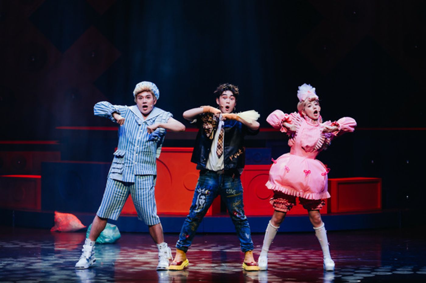 Photos: TAKE A QUACK AT IT! Extends Run at Taiwan’s National Theatres  Image