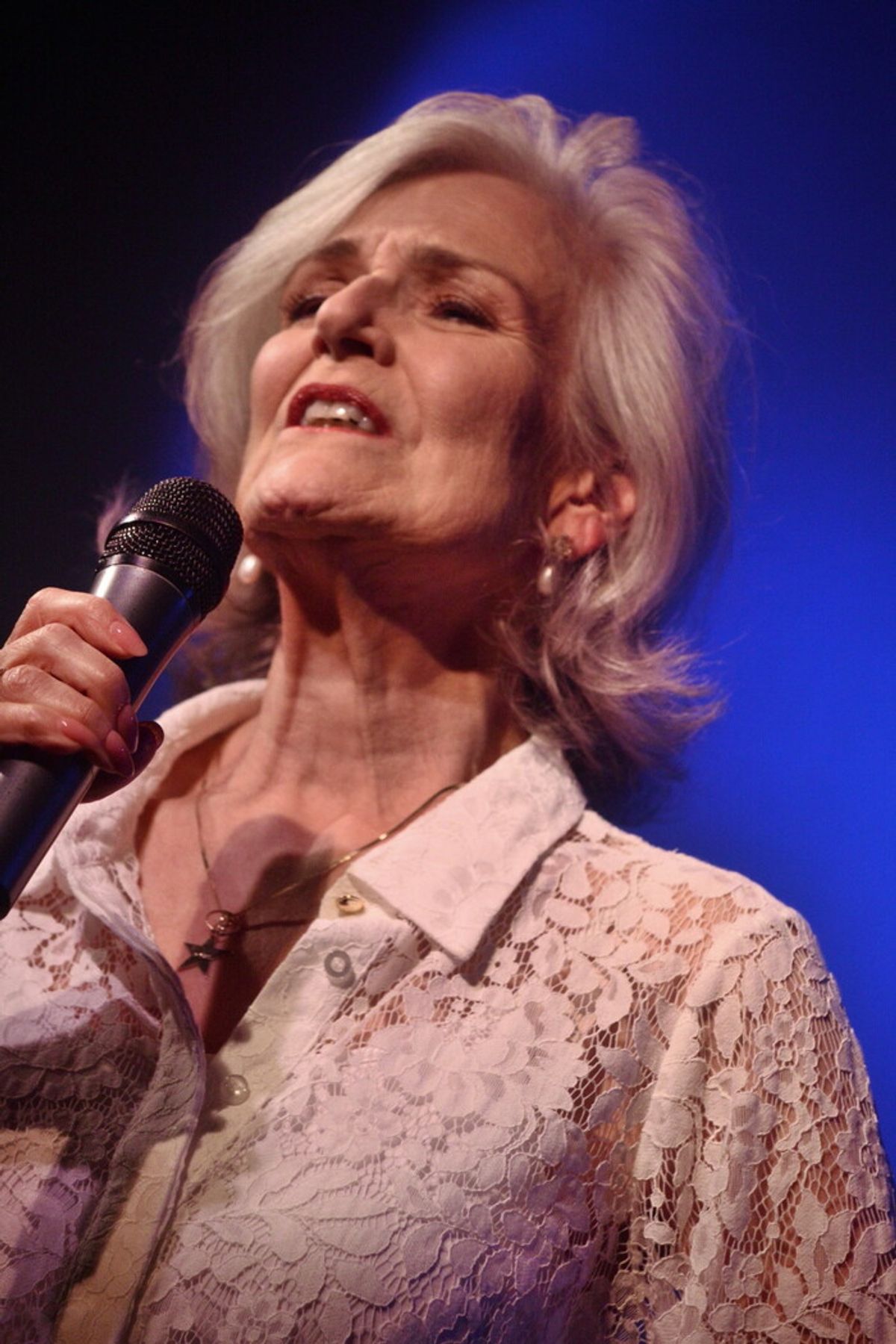 Karen Mason. Photo credit: Maryann Lopinto at 