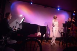 Karen Mason. Photo credit: Maryann Lopinto Photo