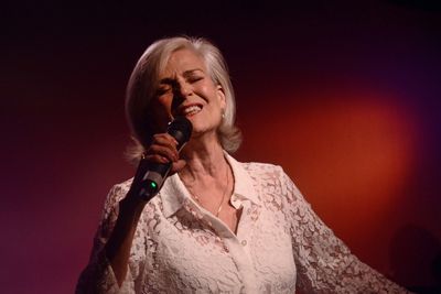 Karen Mason. Photo credit: Maryann Lopinto Photo