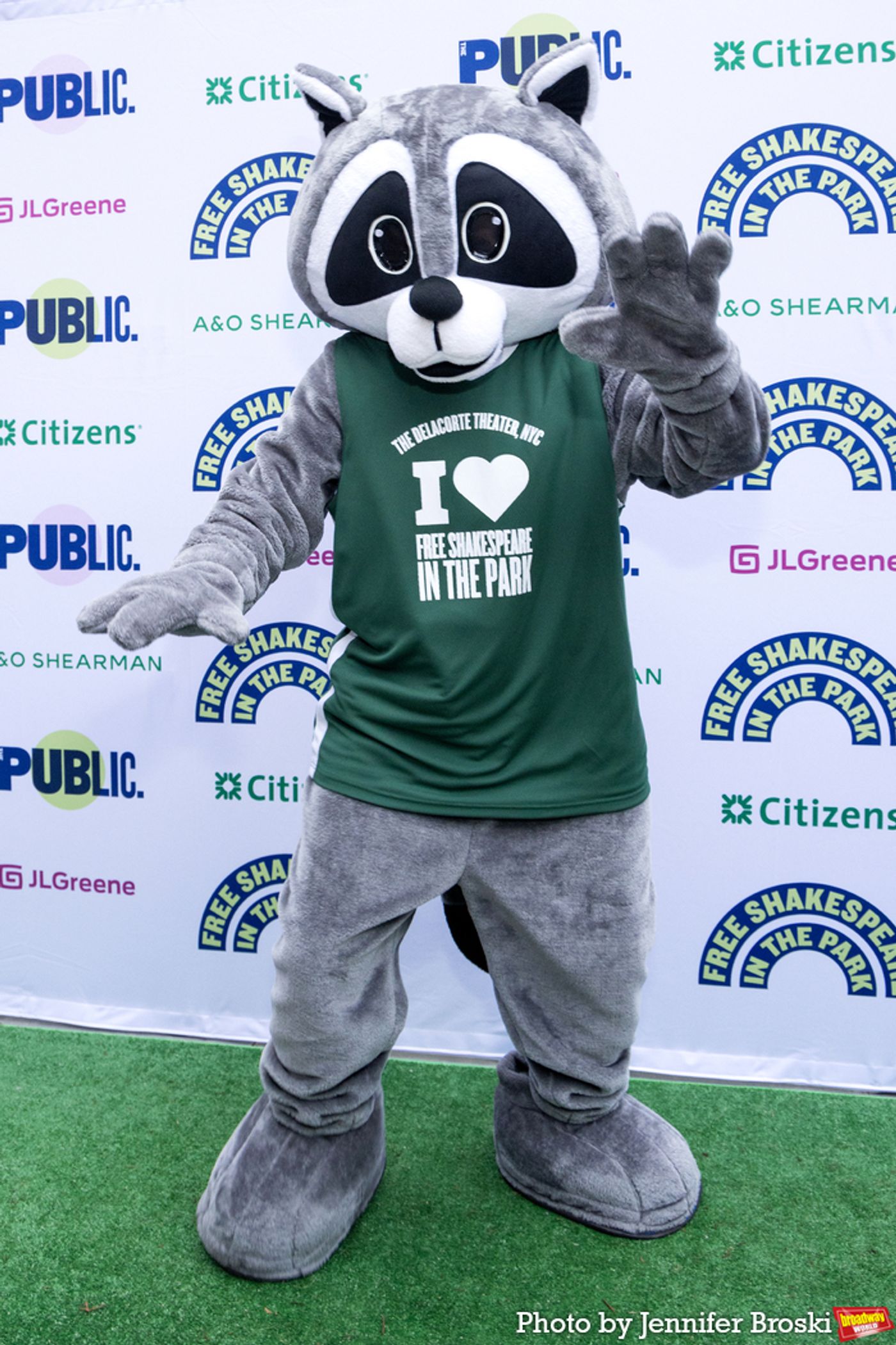 Photos: TWELFTH NIGHT Cast Celebrates Opening Night in the Park  Image