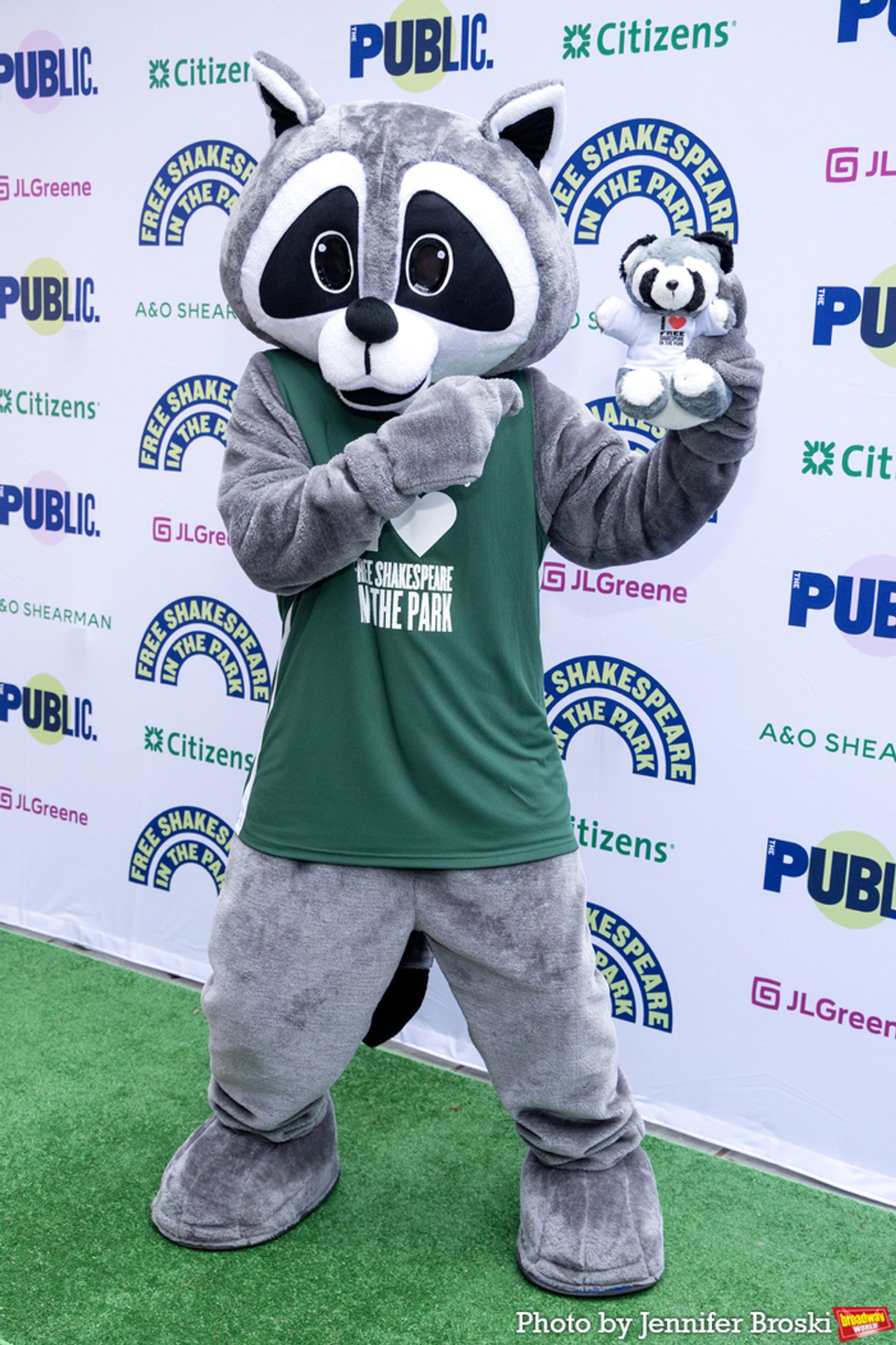 Photos: TWELFTH NIGHT Cast Celebrates Opening Night in the Park  Image