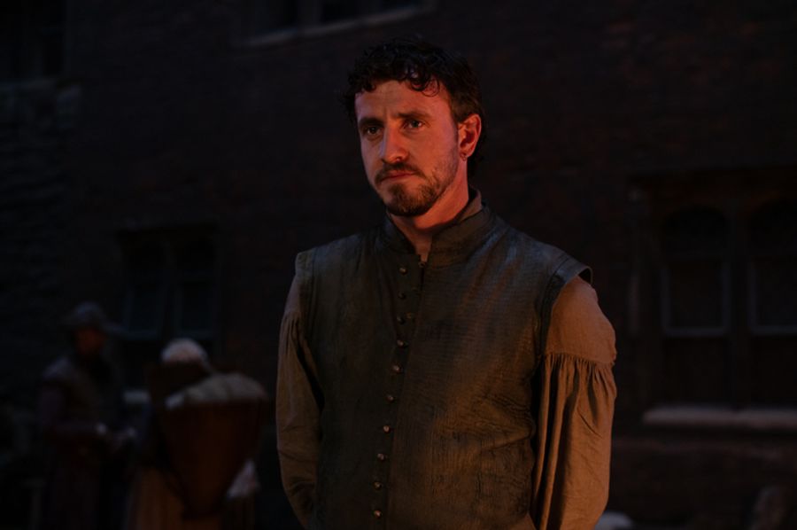 Photos: First-Look at Paul Mescal, Jessie Buckley, & More in HAMNET Image
