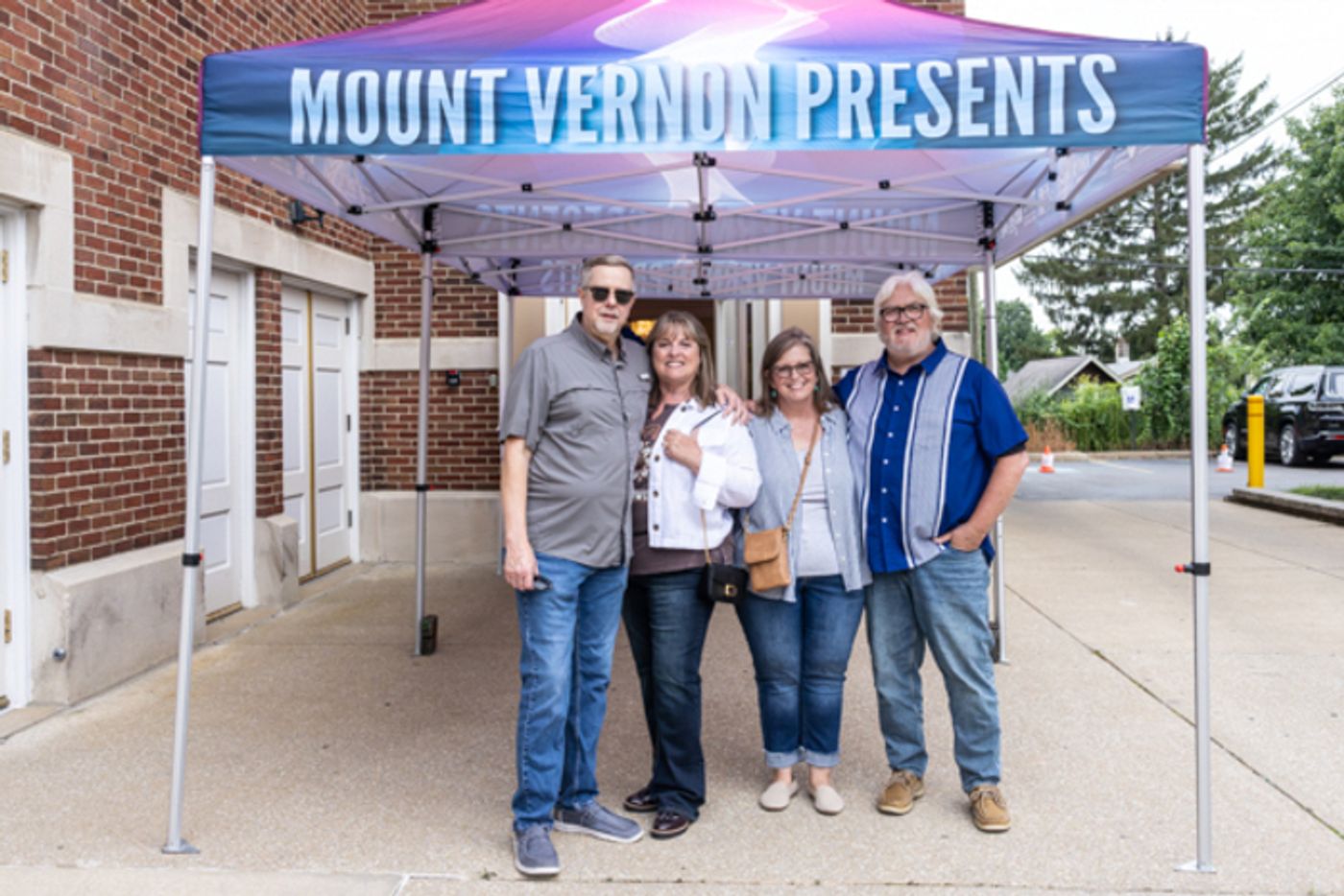 Photos: Jay Leno Arrives at Mount Vernon Arts Consortium  Image