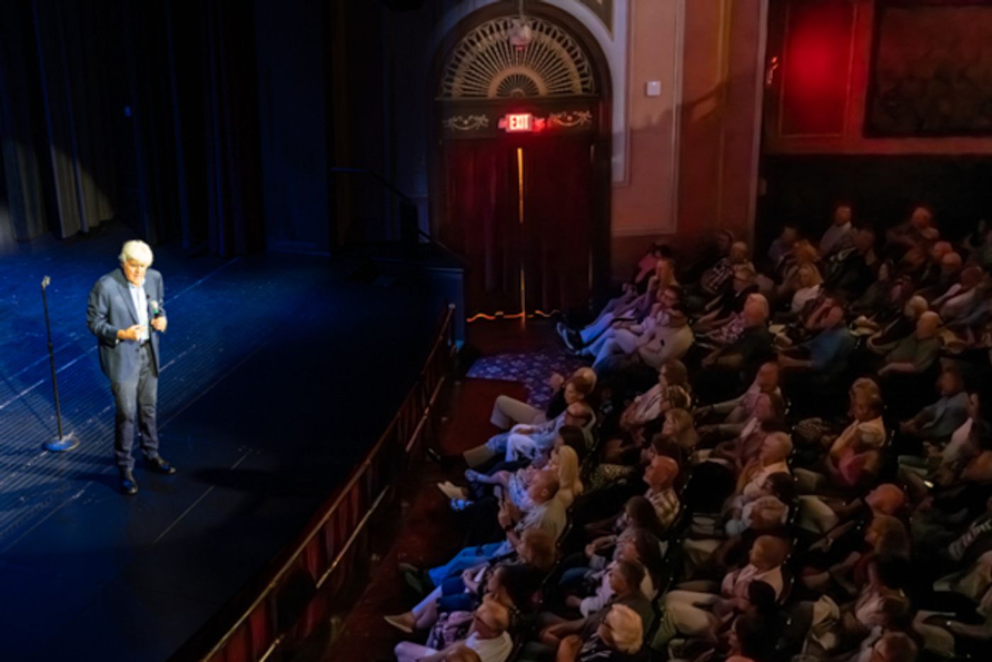 Photos: Jay Leno Arrives at Mount Vernon Arts Consortium  Image