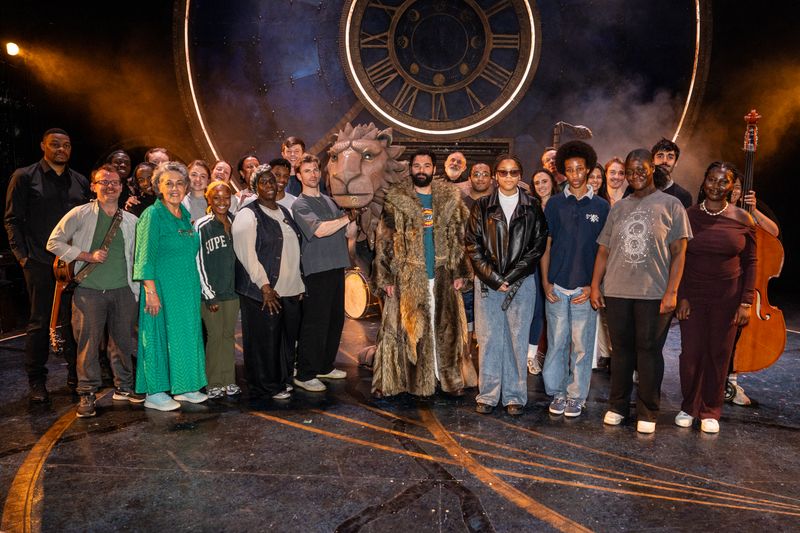 Photos: THE LION THE WITCH, AND THE WARDROBE Meets With Sacred Choir — photo 3 of 3