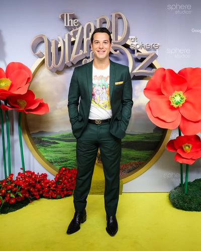 Skylar Astin Photo