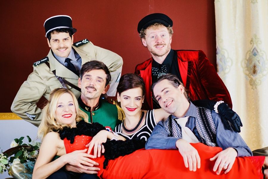 Interview: Stefanie Hertel of GANZ PARIS TRÄUMT VON DER LIEBE at Metropol Bremen Image