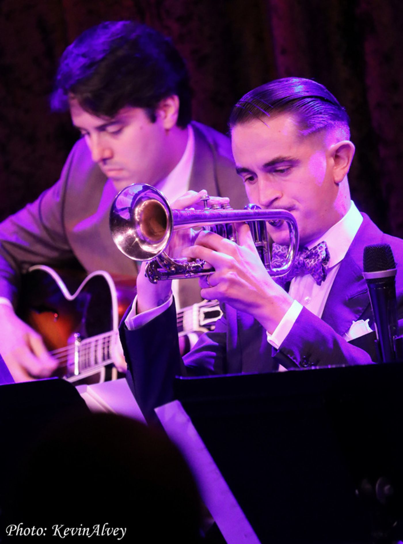 Photos: Bryce Edwards & Mike Davis Are a 'Hot Combination' at Birdland  Image