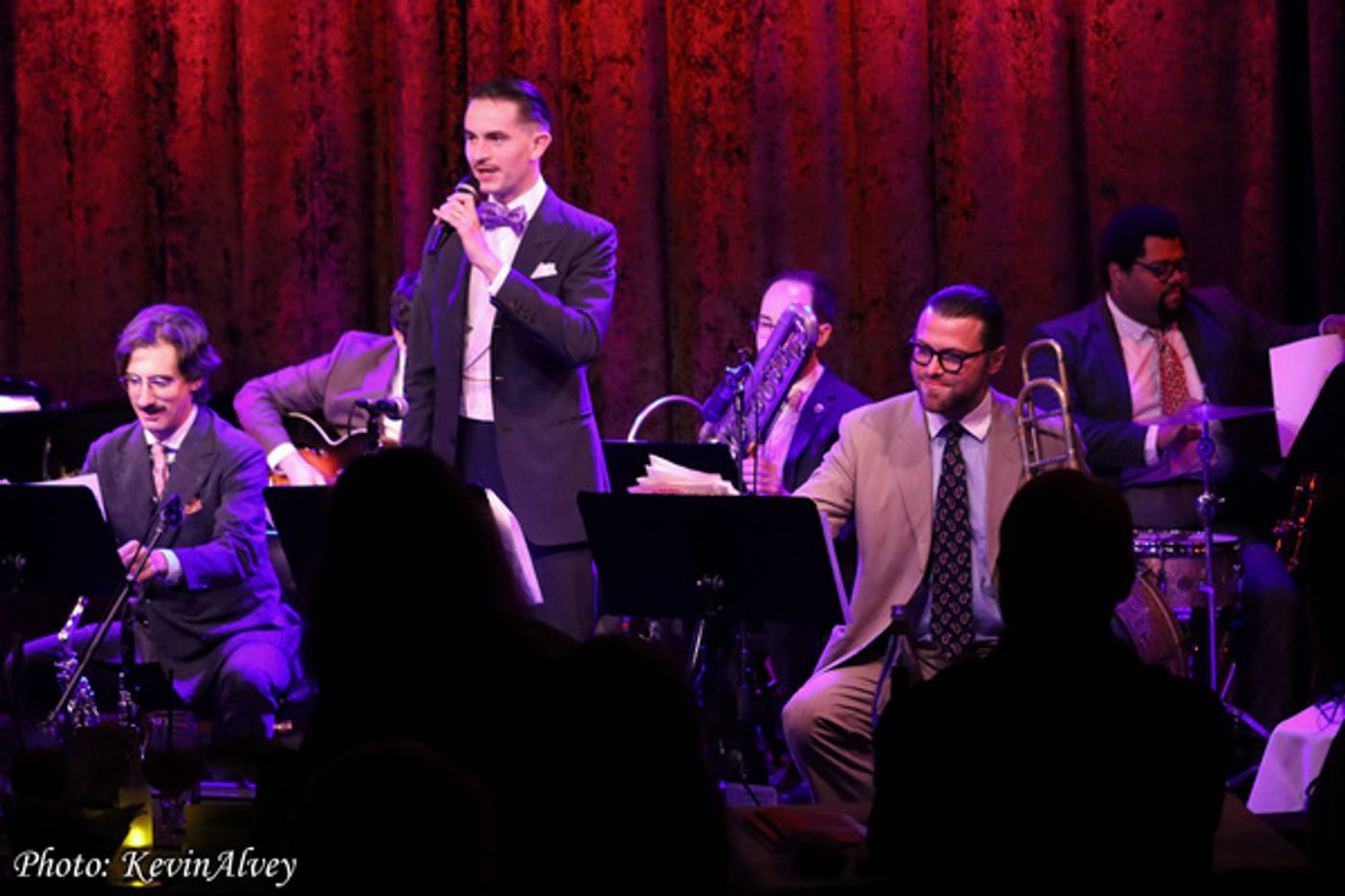 Photos: Bryce Edwards & Mike Davis Are a 'Hot Combination' at Birdland  Image