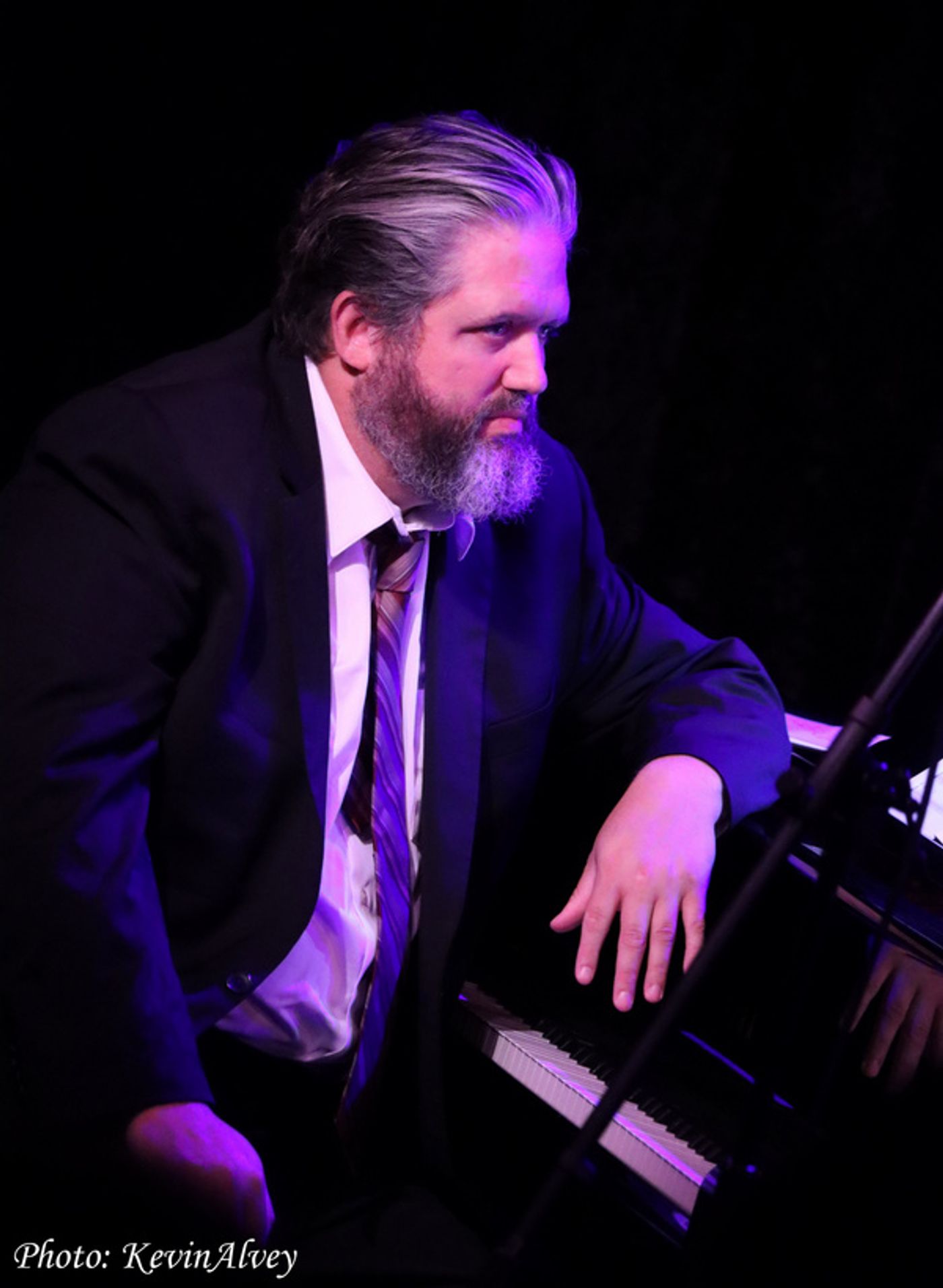 Photos: Bryce Edwards & Mike Davis Are a 'Hot Combination' at Birdland  Image